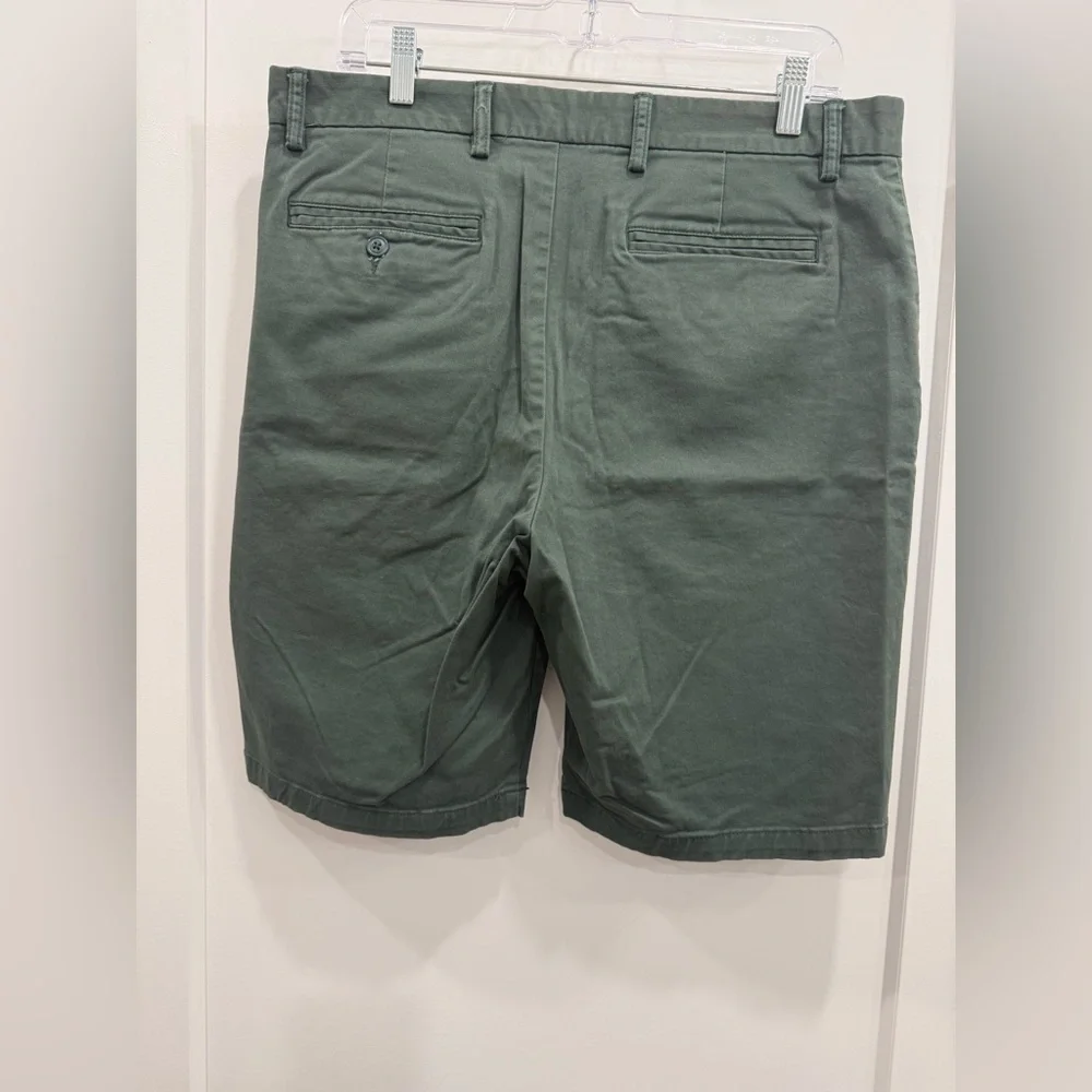 Old Navy Men’s Ultra Slim Flat-Front Shorts – Green Khaki | Size 33